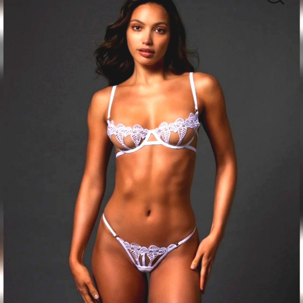 NWT white Blueubella Sapphira set Wired Bra 34DD/E and Thong size M